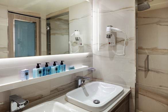 Crystal Cruises, Crystal Symphony, Aquamarine Veranda Suite 1.jpg